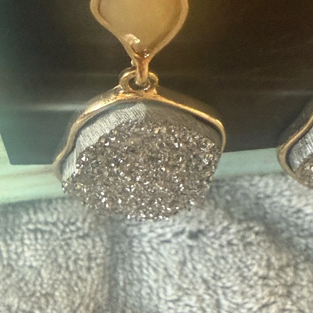 🌸4 for $10 NWT Apt. 9 Gold Tone Druzy Dangle Earrings - Picture 2 of 8